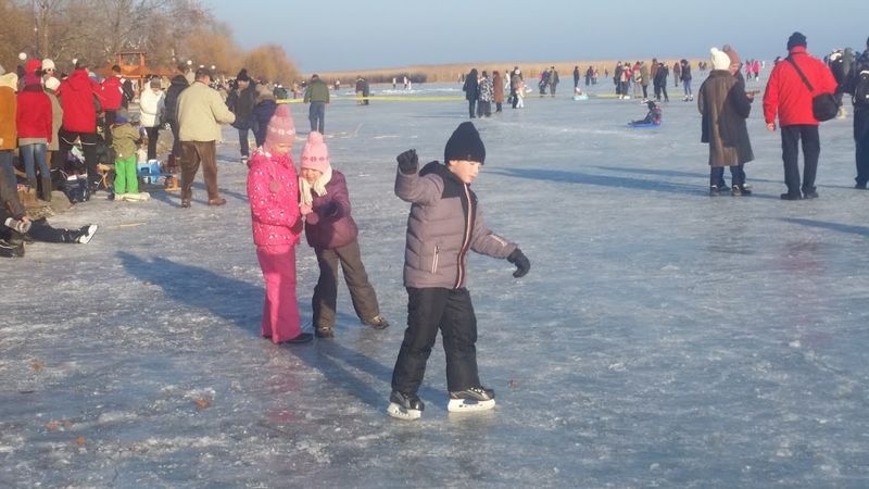 TÉL – Buli a befagyott Balatonon