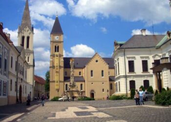 VÁROSNÉZÉS – Az Óváros tér és a vár