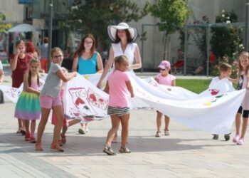 GOMBRICH – Szoknyafestés másodszor