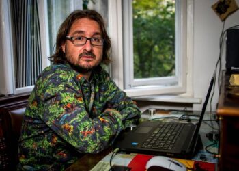 OLVASÓLÁMPA – Cserna-Szabó András író a vendég