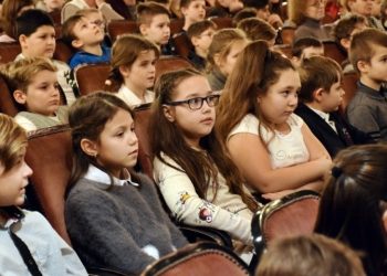 PETŐFI SZÍNHÁZ – Az iskola minden diákja színházba ment