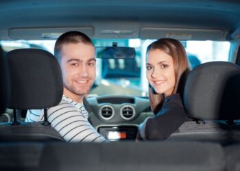 NŐK/FÉRFIAK – Ki figyel jobban a gumira?