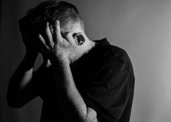 SÖTÉTSÉG – Szennyes a sarokban