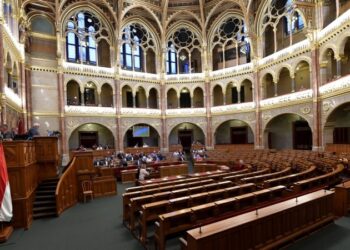 HATALMI GŐG – Kormánypártok bojkottja a parlamentben