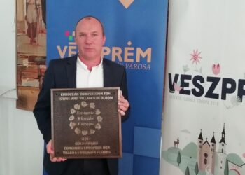 ÖSSZEFOGÁSSAL – Arany minősítés és különdíj Veszprémnek