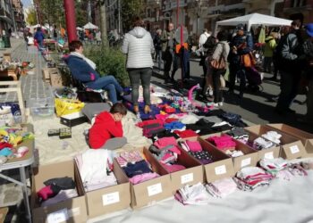 GARÁZSVÁSÁR – Az árak jelképesek, de végül mindenki jól jár