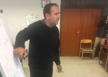 KÉZILABDA – Összekapaszkodva