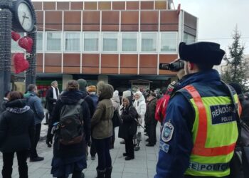 DEMONSTRÁCIÓ – Orbán Viktor mégse jött Veszprémbe