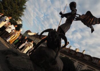 VÁROSKÉP – Rossz szobrok, rossz helyen