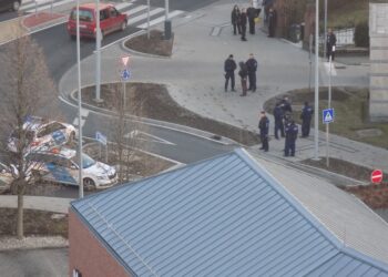 BOMBARIADÓ – Lezárták a rendőrök a Kórház utcát