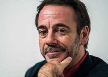 KÖNYV – Fekete vízililiomok