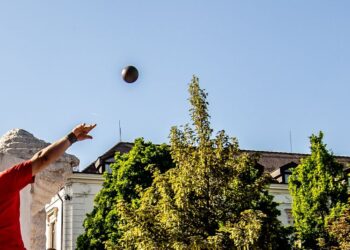 VEDAC – Jótékonysági súlylökés az Óváros téren