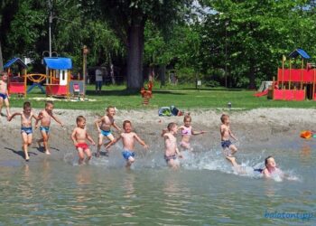 KORMÁNYHIVATAL – Folyamatos a strandok vizének minőség-ellenőrzése