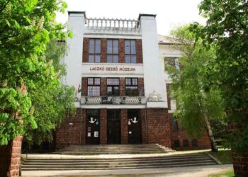 MÚZEUM – Kincsek utak mentén