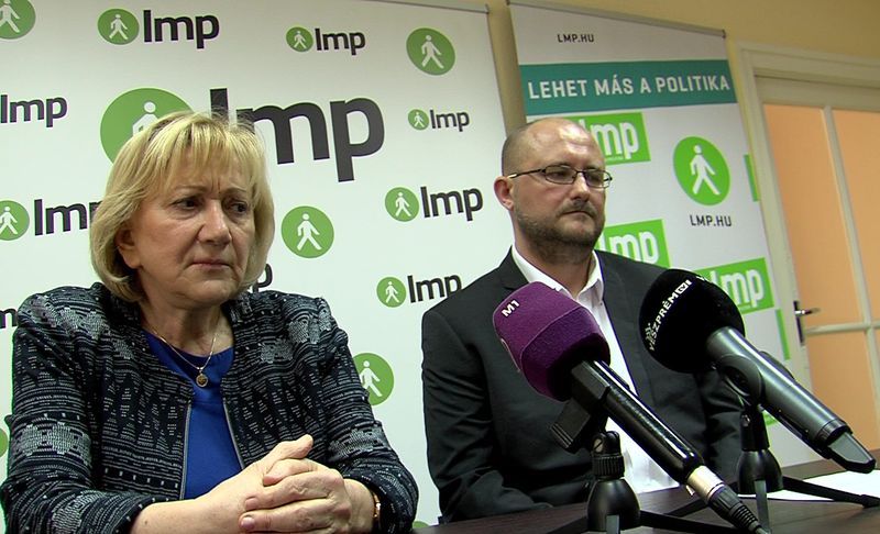 Schmuck Erzsébet és Gerstmár Ferenc a sajtótájékoztatón. Fotó: Veszprém Televízió