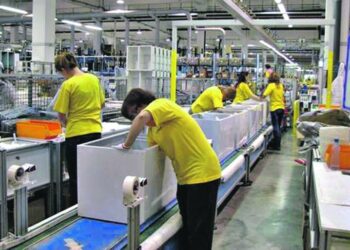 RABSZOLGATÖRVÉNY – A munkavállalókra terhelnék a járvány veszteségeit