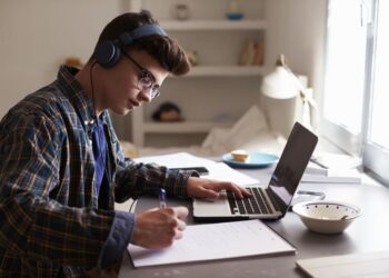 KÉRDŐÍV – A digitális oktatásról szülők részére