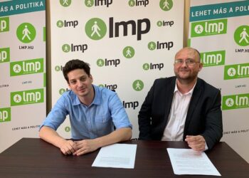 LMP – Bérkiegészítést a szociális dolgozóknak, több központi költségvetési forrást Veszprémnek!