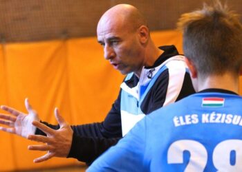 KÉZILABDA – Vad világ a hegy lábánál