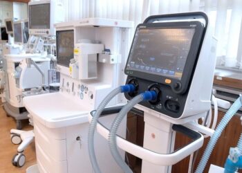 NAGY ÜZLET – Menesztették a lélegeztetőgép-bizniszben érintett üzletembert