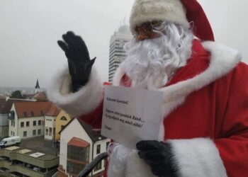 KATASZTRÓFAVÉDELEM – Tűzoltómikulás a kórház gyerekosztályának ápoltjainál