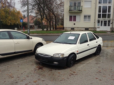Üzemképtelen gépjárművek. Fotó: veszprem.hu