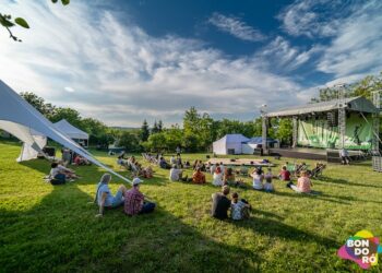Bondoró – patakparti hűsölés, no meg utcaszínház kifulladásig