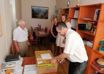 Öt laptop rászoruló fiataloknak