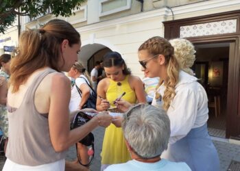 Füge: Mokka, Punch, Bambi és a közönség