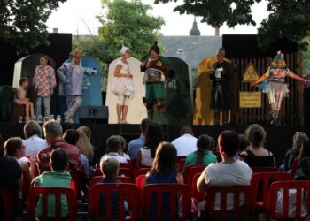 A Petőfi Színház előadásai Balatonalmádiban