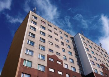 Milliók élnek zsúfolt lakásokban