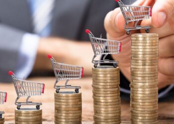 Vágtat az infláció, zuhan a forint