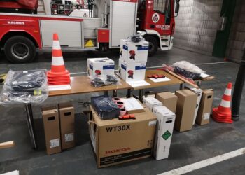 Tűzoltók és mentősök kaptak támogatást