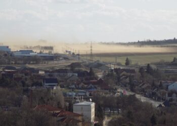 VIHAROS SZÉL – Veszprémben személyi sérülés is történt