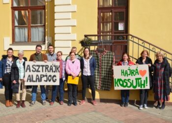 Ezrek állnak ki az oktatás szabadságáért