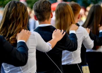 BALLAGÓK – Érettségi és világmentés