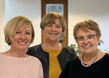 KIÁLLÍTÁS – Színek, fények, formák