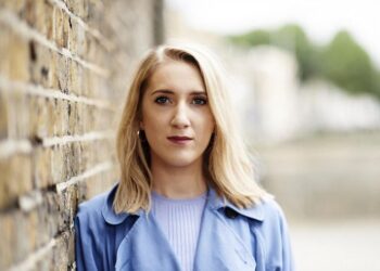 KÖNYV – Mrs. England