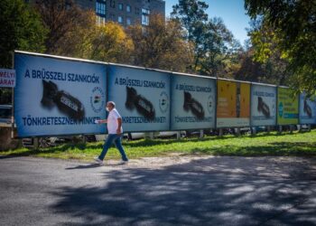 KABARÉ EZ AZ ORSZÁG – Sírjunk vagy nevessünk?