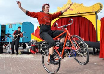 BONDORÓ – Utcaszínház Balatonalmádiban