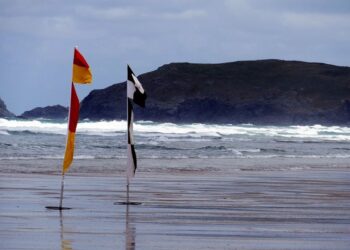 Itt a strandzászlók szezonja! Mutatjuk, mit és mikor érdemes választani!