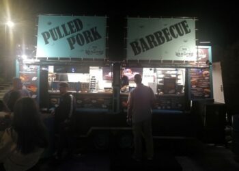 UTCAZENE – A széttépett malac esete a veszprémiekkel