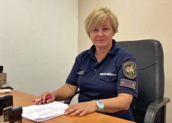 A RÁCS TÚLOLDALÁN – Látom az emberi vívódásokat