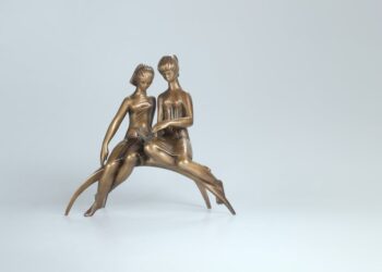 FOLYOSÓKIÁLLÍTÁS – R. Kiss Lenke kisplasztikái a Dubniczayban