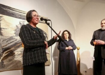 ÉRINTKEZŐ PÁRHUZAMOSOK – A Lugossy művészházaspár kiállítása