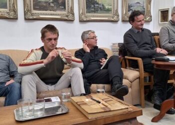 KÁDÁR STÚDIÓ GALÉRIA – Könyv a vádlottak padján