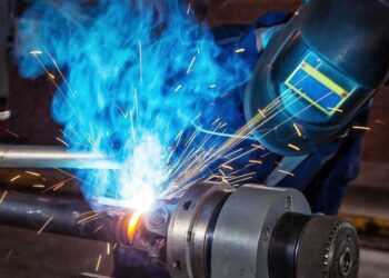 A kardántengely felújítása: a kardánkereszt cseréjének folyamata