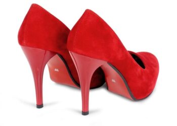 Íme, egy tuti technika a velúr cipőid tisztítására!