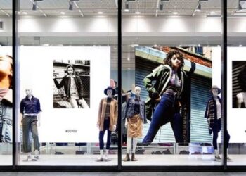 FÉLÜNK A VÁSÁRLÁSTÓL – A politika a hibás?