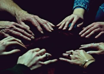 PÁRBESZÉD A HOLTAKKAL – Dokumentált szellemidézés